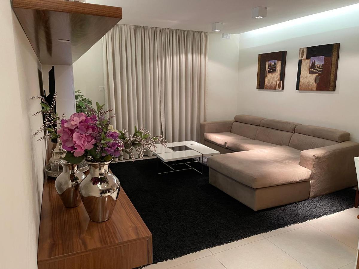 Deluxe Apartment With Pool In The Heart Of St Pauls Bay San Pawl il-Baħar Kültér fotó