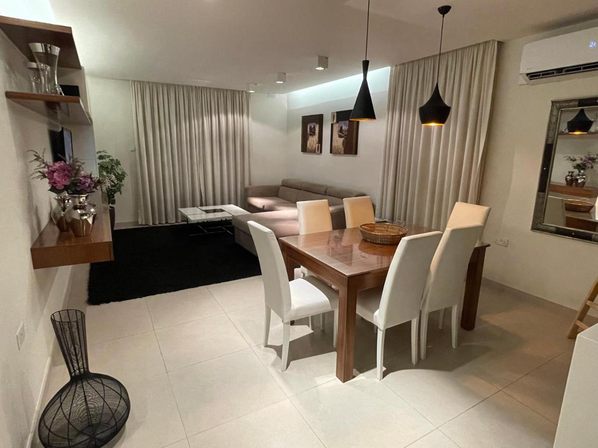 Deluxe Apartment With Pool In The Heart Of St Pauls Bay San Pawl il-Baħar Kültér fotó