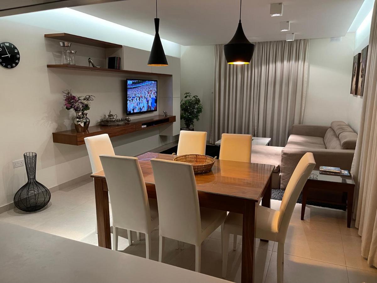 Deluxe Apartment With Pool In The Heart Of St Pauls Bay San Pawl il-Baħar Kültér fotó
