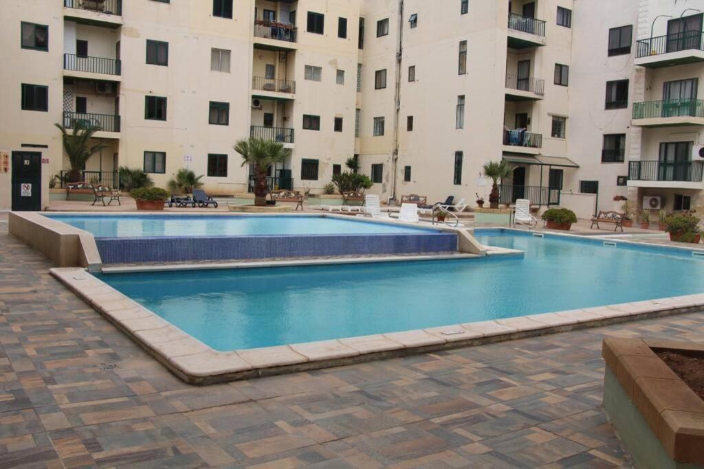 Deluxe Apartment With Pool In The Heart Of St Pauls Bay San Pawl il-Baħar Kültér fotó