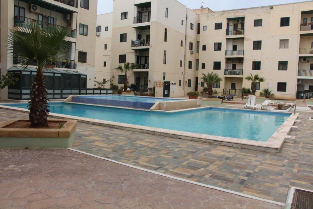 Deluxe Apartment With Pool In The Heart Of St Pauls Bay San Pawl il-Baħar Kültér fotó