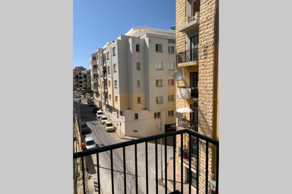 Deluxe Apartment With Pool In The Heart Of St Pauls Bay San Pawl il-Baħar Kültér fotó